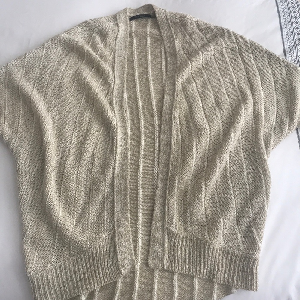 Short sleeve sweater